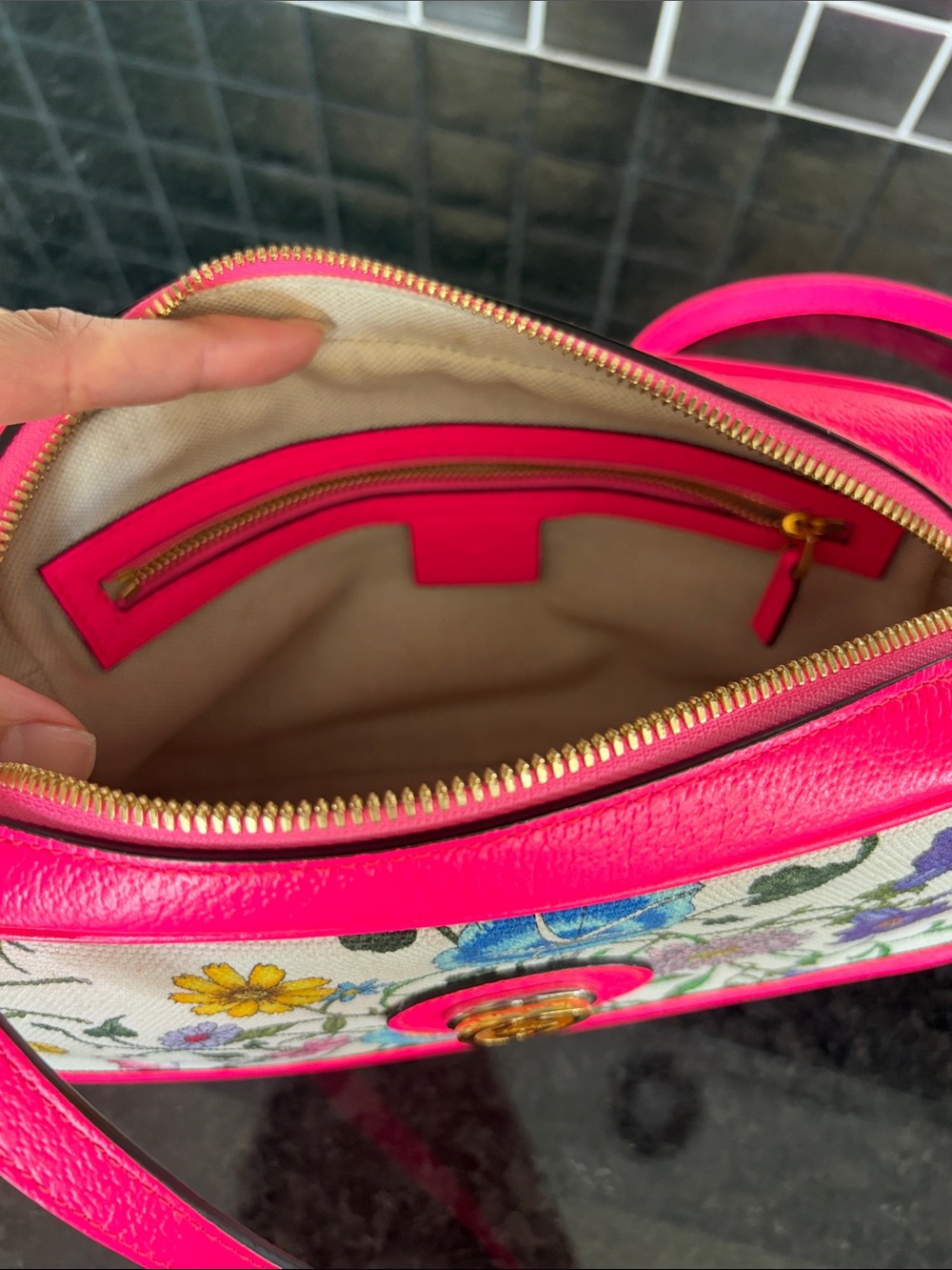 Gucci Floral Canvas Crossbody with Hot Pink Trim - Picture 3 of 5